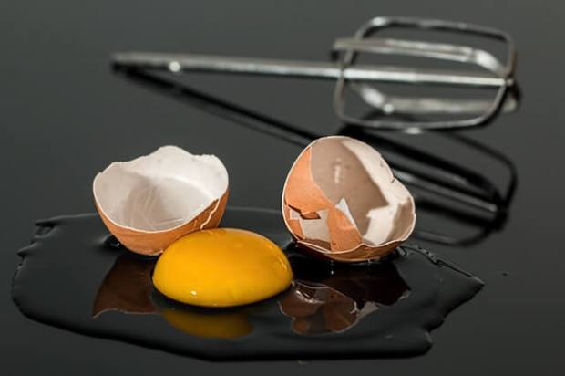 egg eggshell broken-yolk
